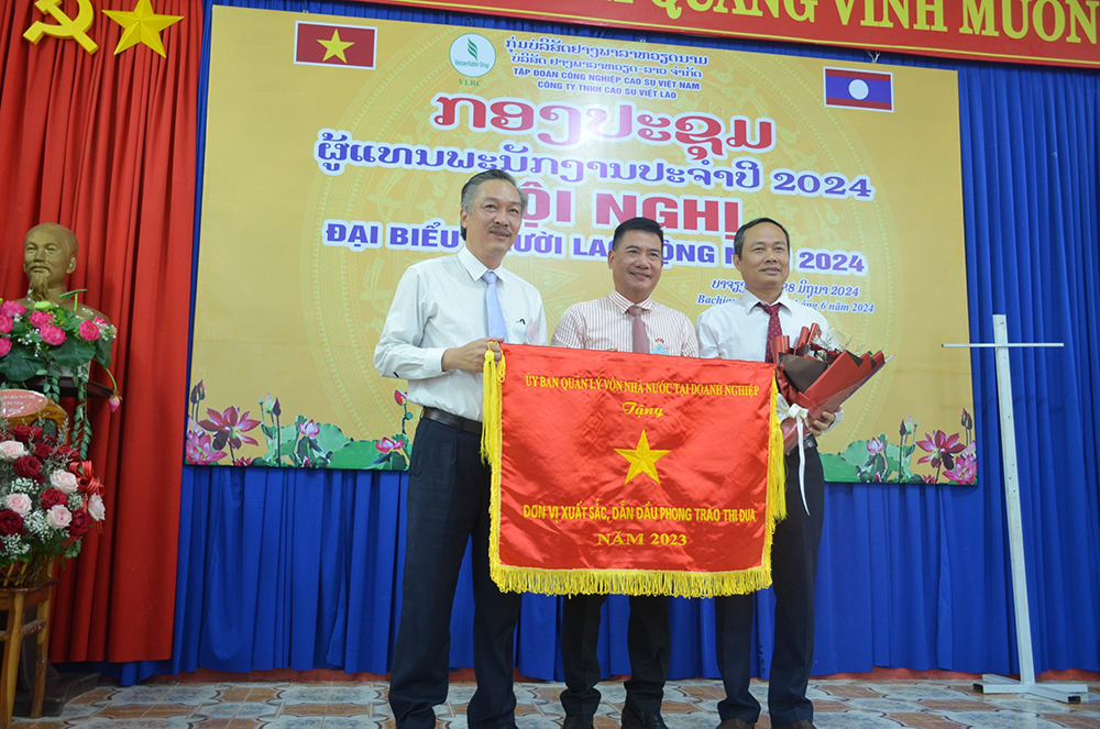 hình ảnh cao su việt lào